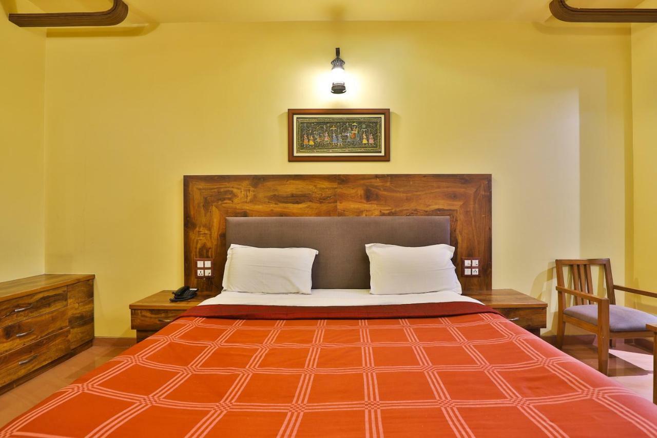 Palette - Hotel Ocean Inn Daman Exteriör bild