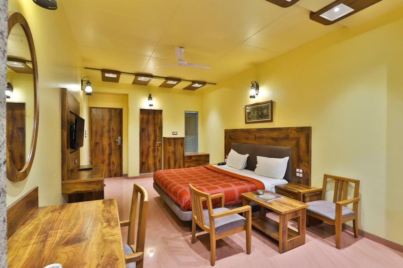 Palette - Hotel Ocean Inn Daman Exteriör bild