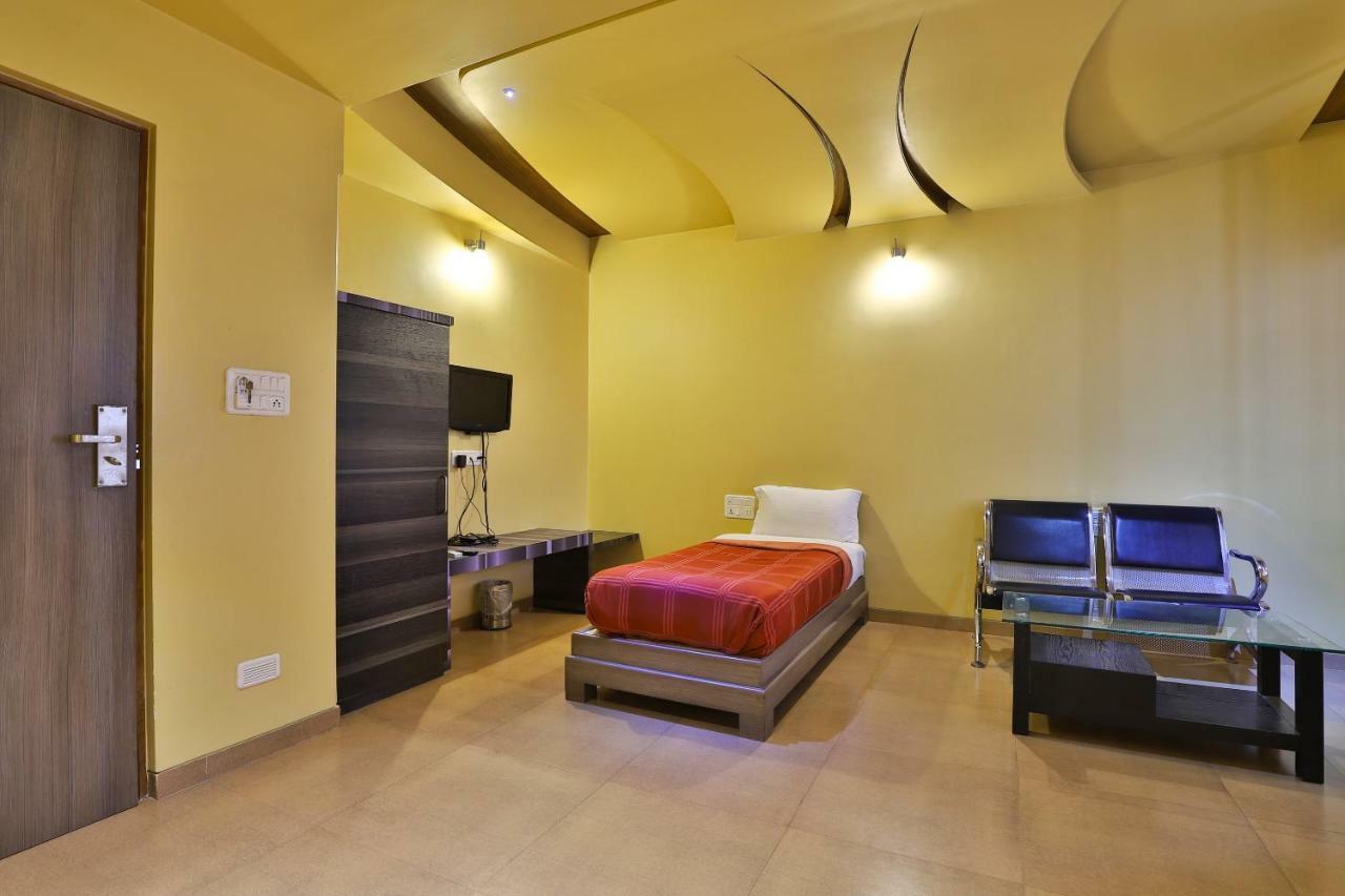 Palette - Hotel Ocean Inn Daman Exteriör bild