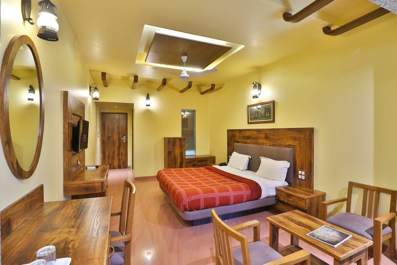 Palette - Hotel Ocean Inn Daman Exteriör bild