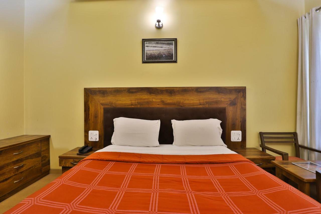 Palette - Hotel Ocean Inn Daman Exteriör bild