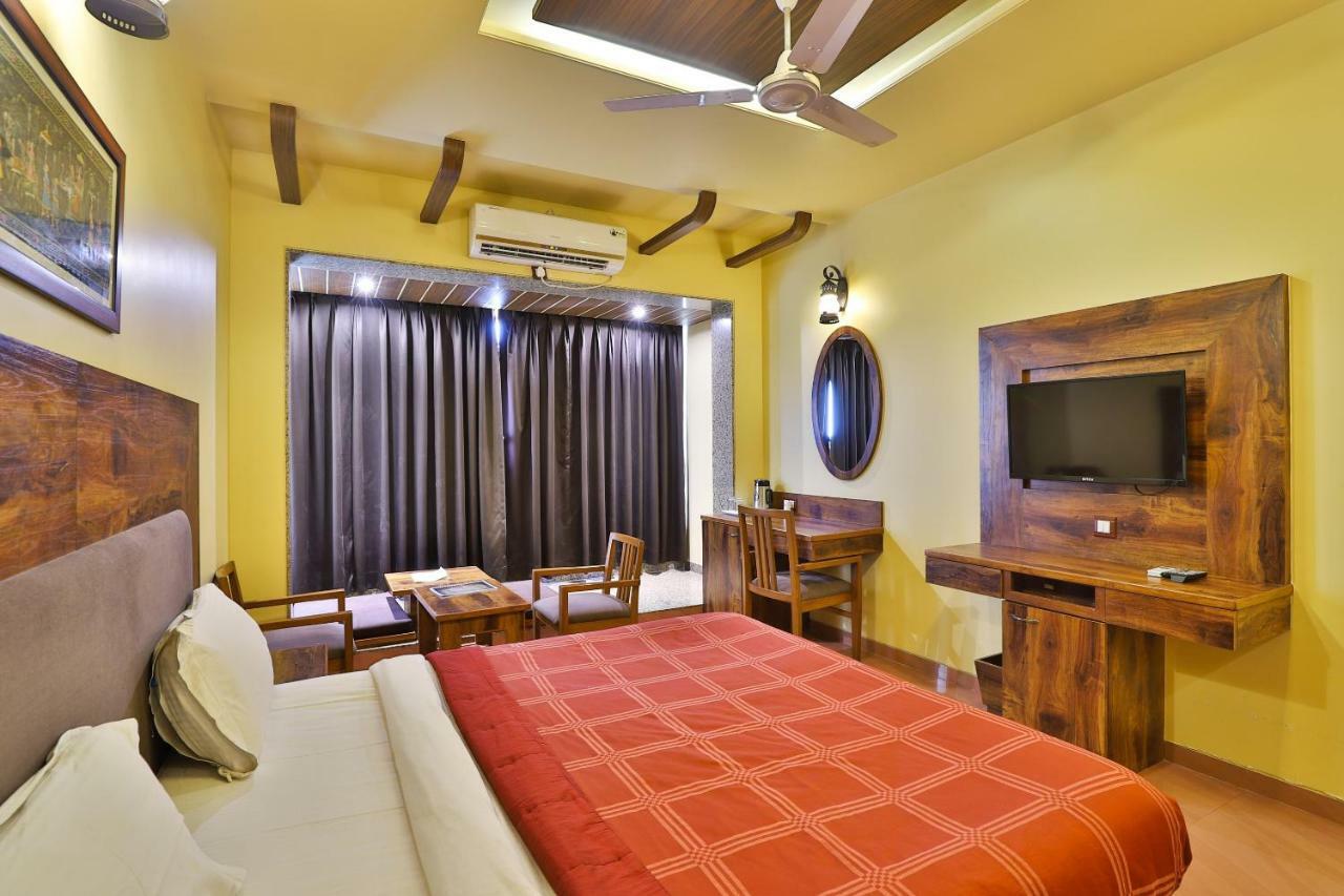 Palette - Hotel Ocean Inn Daman Exteriör bild