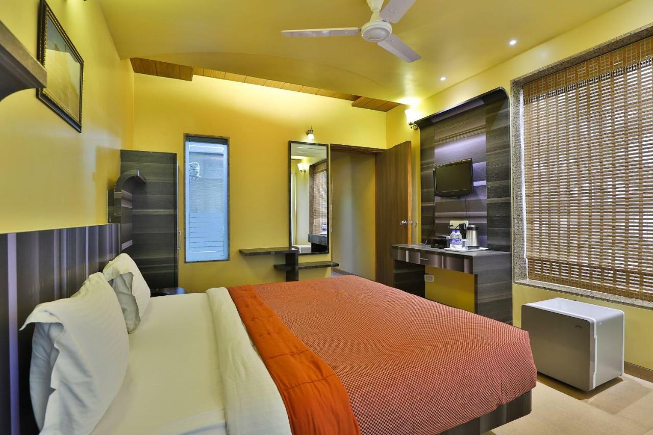 Palette - Hotel Ocean Inn Daman Exteriör bild