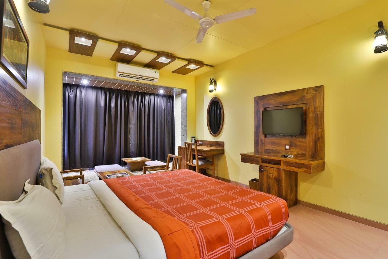 Palette - Hotel Ocean Inn Daman Exteriör bild