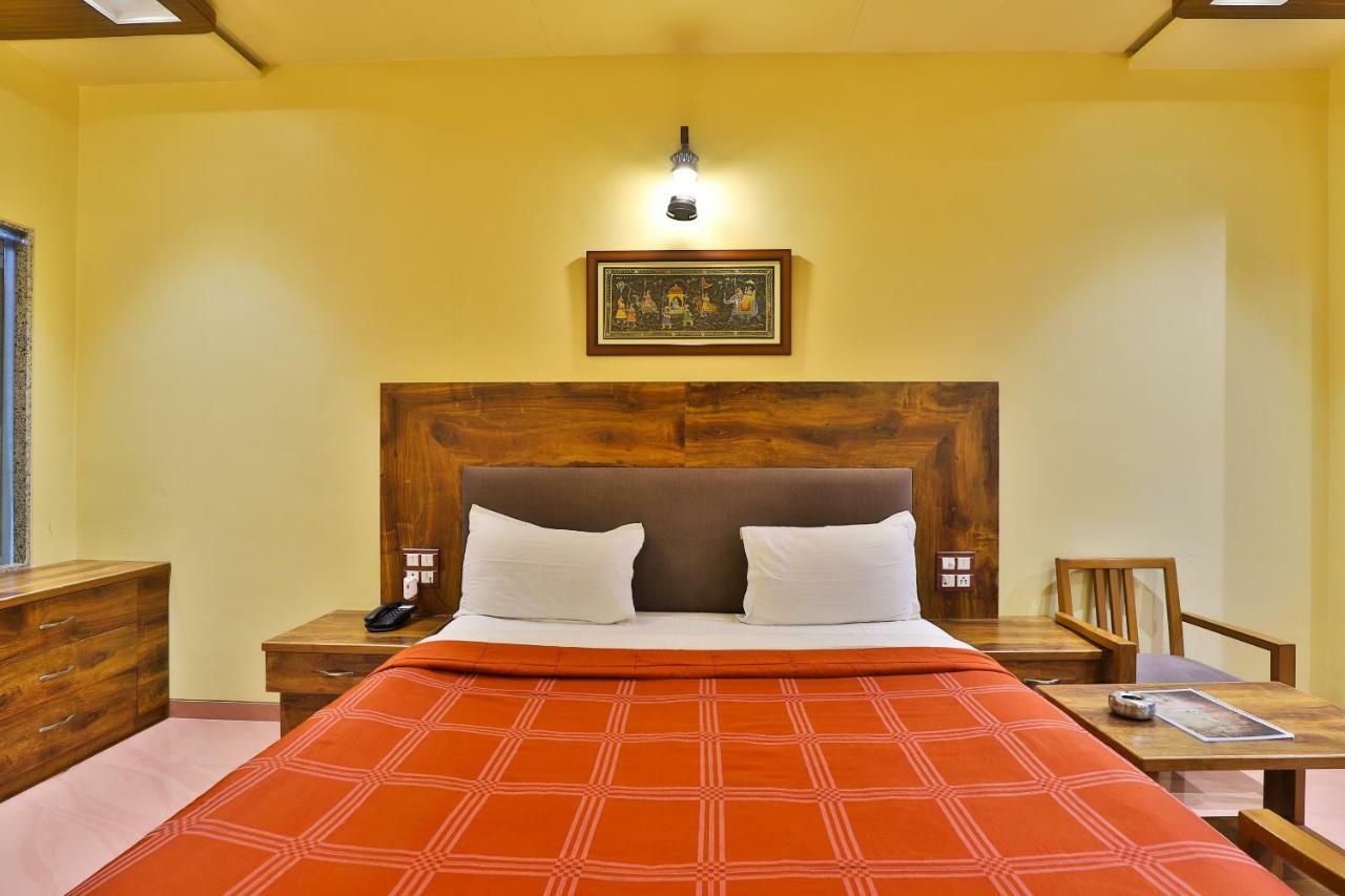 Palette - Hotel Ocean Inn Daman Exteriör bild