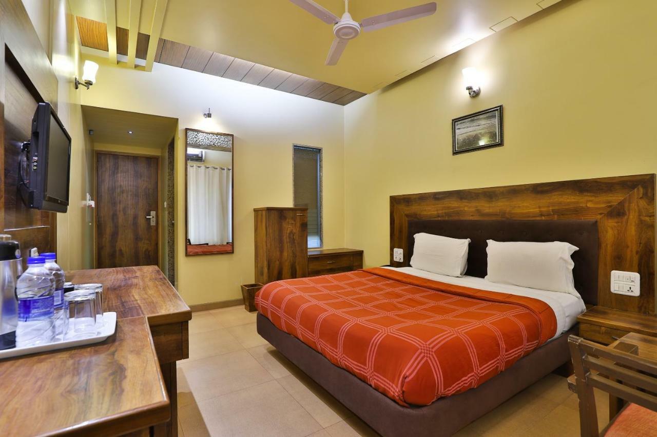 Palette - Hotel Ocean Inn Daman Exteriör bild
