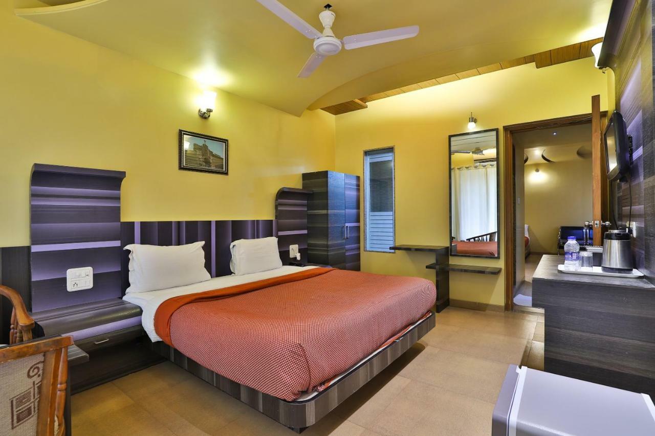 Palette - Hotel Ocean Inn Daman Exteriör bild