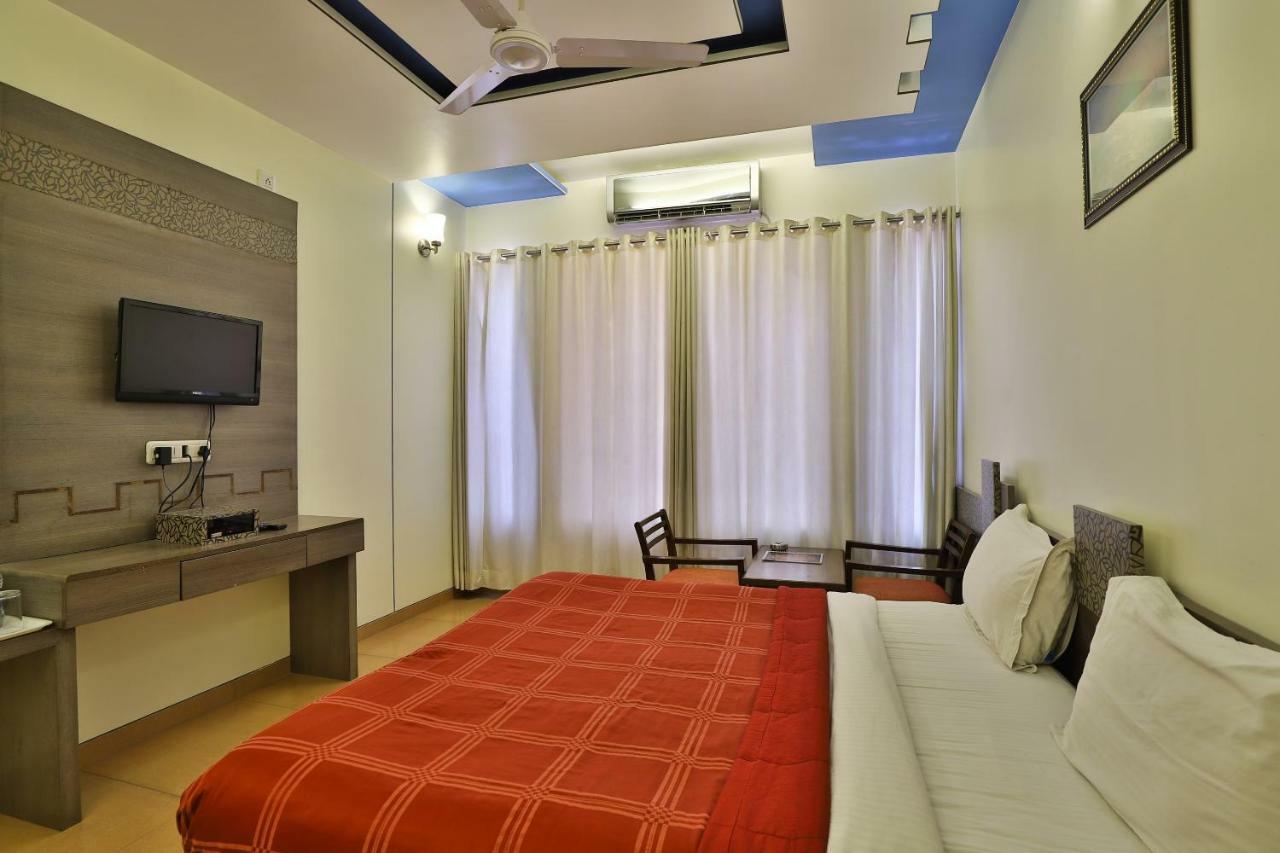 Palette - Hotel Ocean Inn Daman Exteriör bild