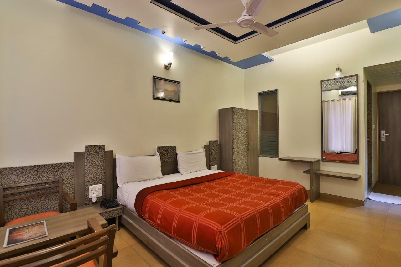 Palette - Hotel Ocean Inn Daman Exteriör bild