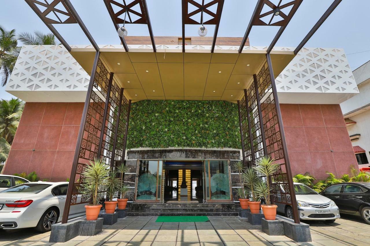 Palette - Hotel Ocean Inn Daman Exteriör bild