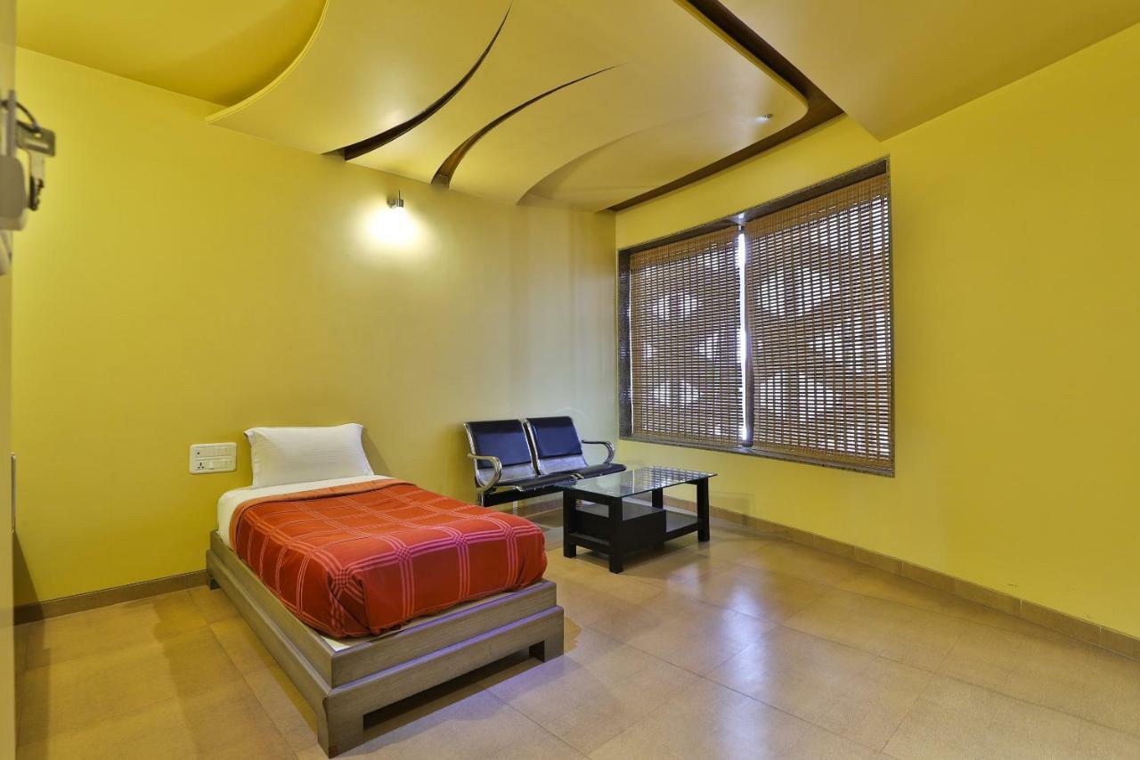 Palette - Hotel Ocean Inn Daman Exteriör bild