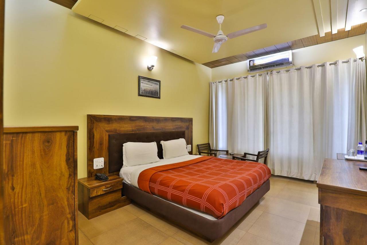 Palette - Hotel Ocean Inn Daman Exteriör bild