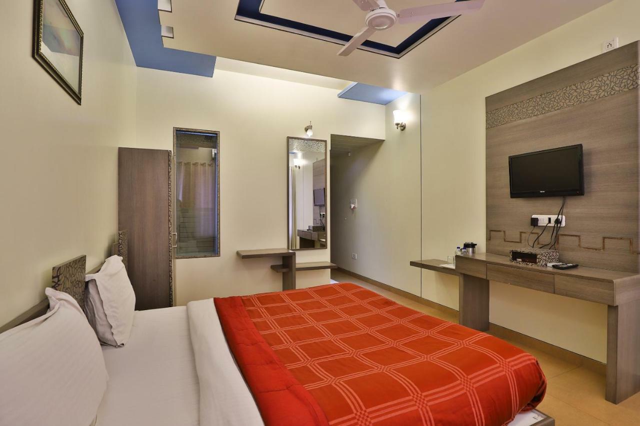 Palette - Hotel Ocean Inn Daman Exteriör bild