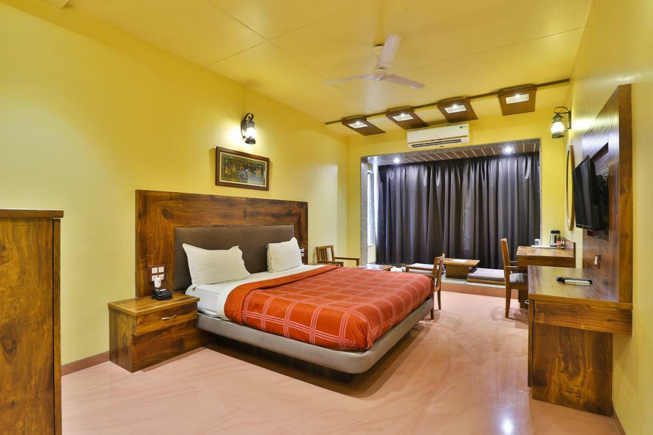 Palette - Hotel Ocean Inn Daman Exteriör bild
