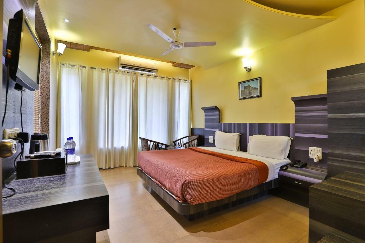 Palette - Hotel Ocean Inn Daman Exteriör bild