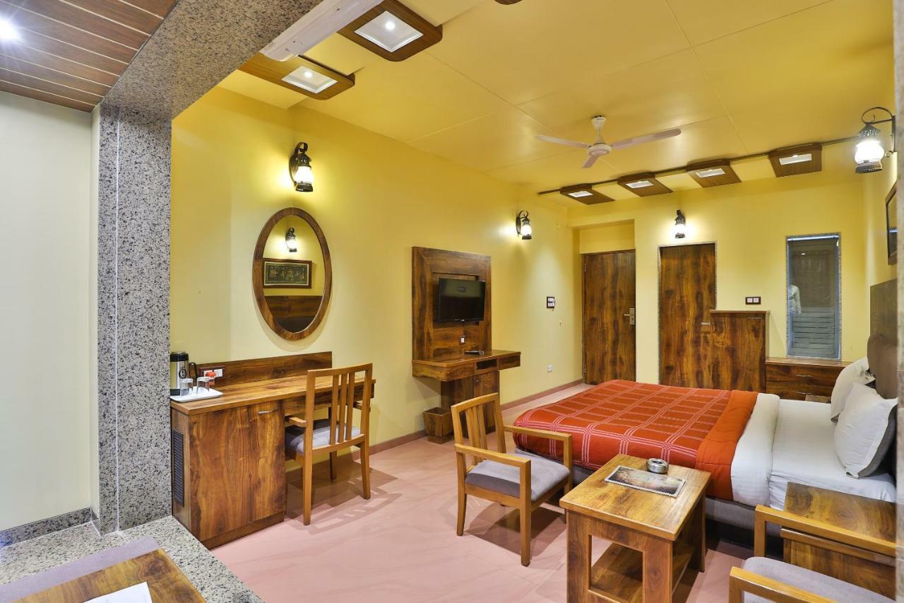 Palette - Hotel Ocean Inn Daman Exteriör bild
