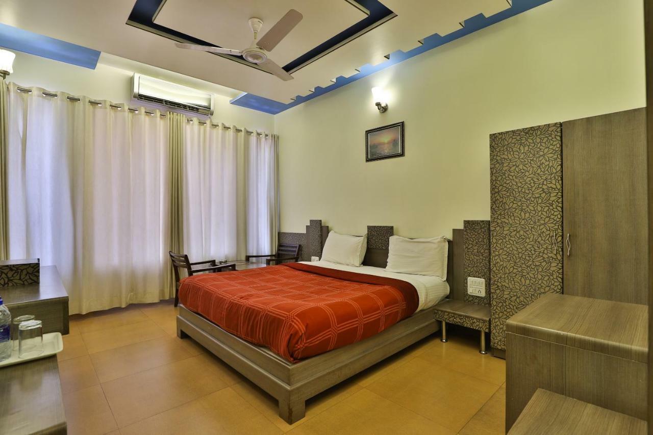 Palette - Hotel Ocean Inn Daman Exteriör bild